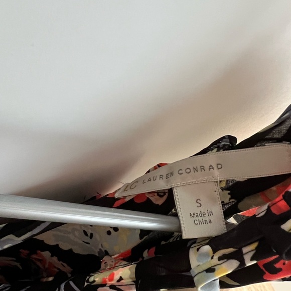 LC Lauren Conrad | Small Black Sheer Floral Tank Top Style Sleeveless Blouse - Picture 2 of 2